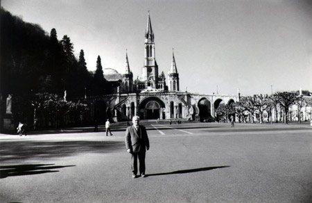 Les basiliques de Lourdes superposées, d’une architecture admirable.